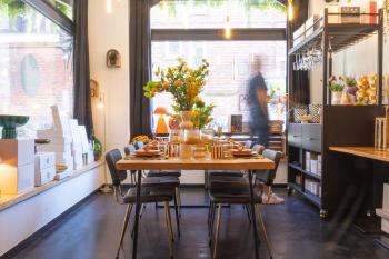 Overzicht van de winkel vooraan